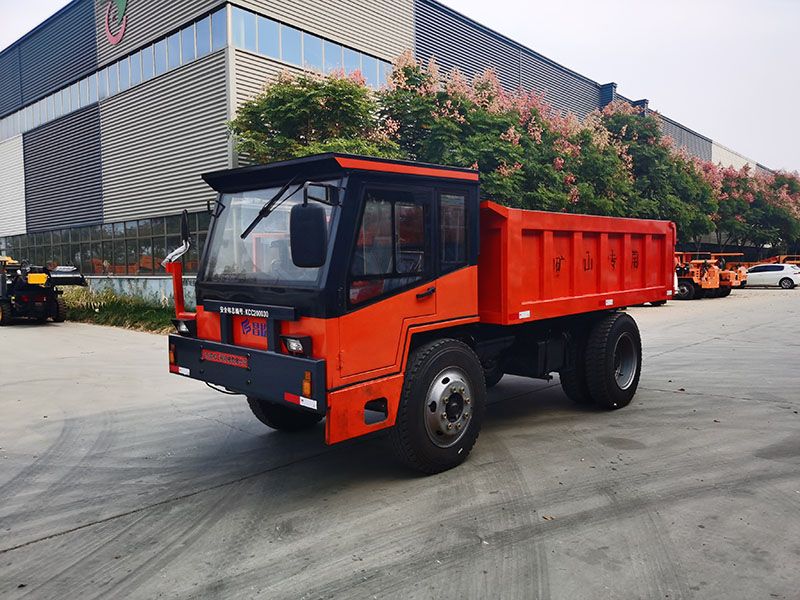 12噸封閉駕駛室礦用運(yùn)輸車(chē)